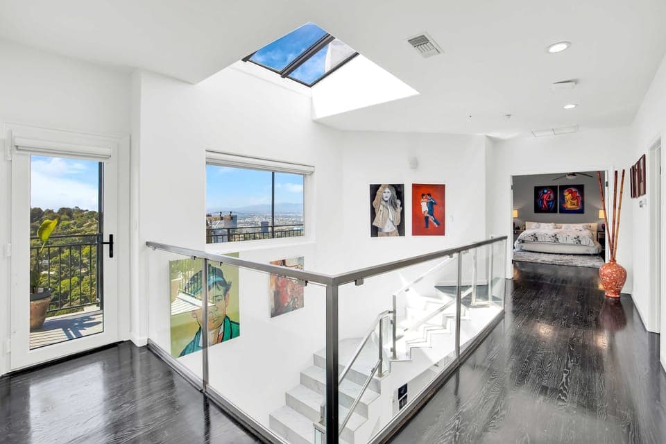 Pacific View Artist's Home - Image 15