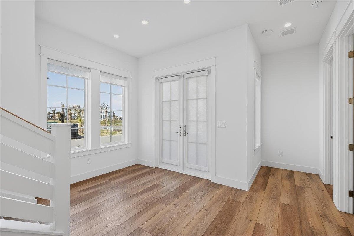 Sunny Shores - Image 27