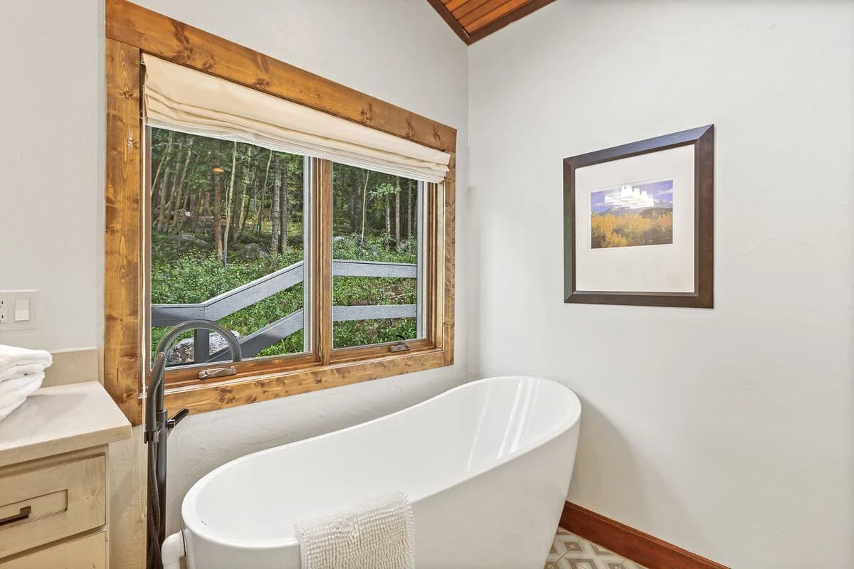 Creekside Chateau - Image 22