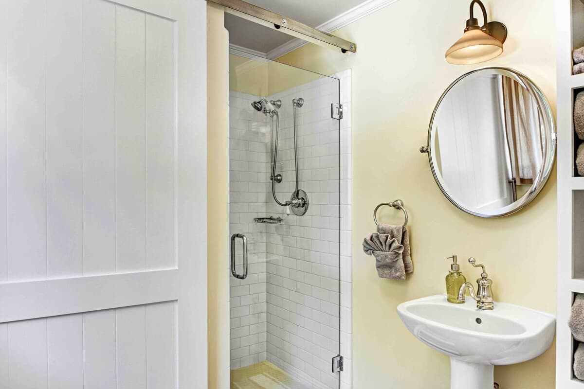 Newcomb Vineyard Escape - Image 16