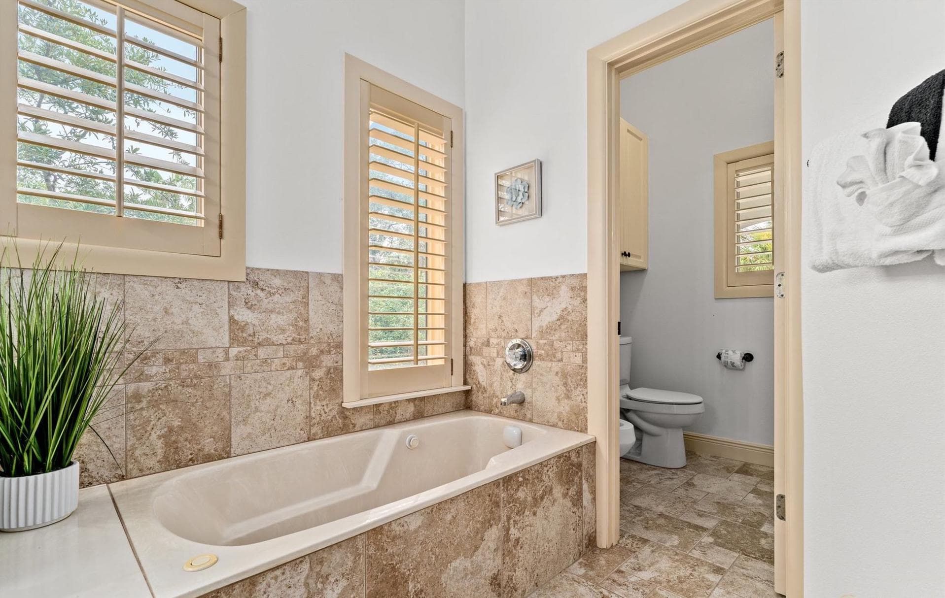 Paradise Isle - Image 44