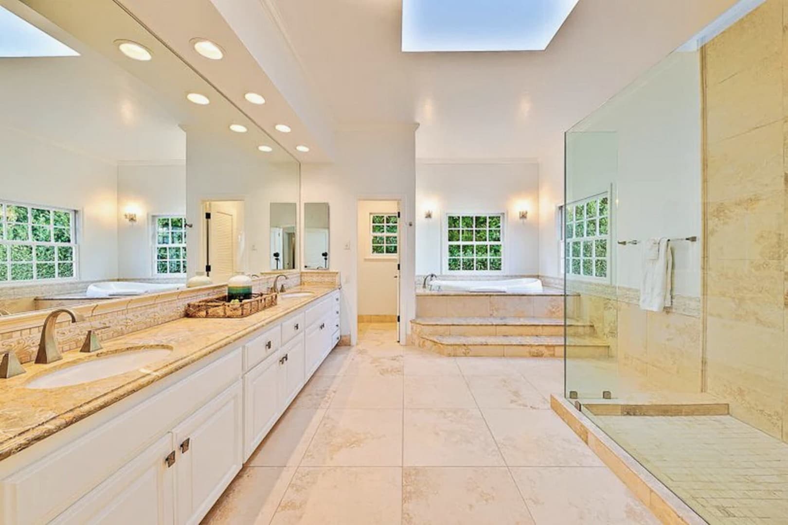 La Jolla Lifestyle - Image 39