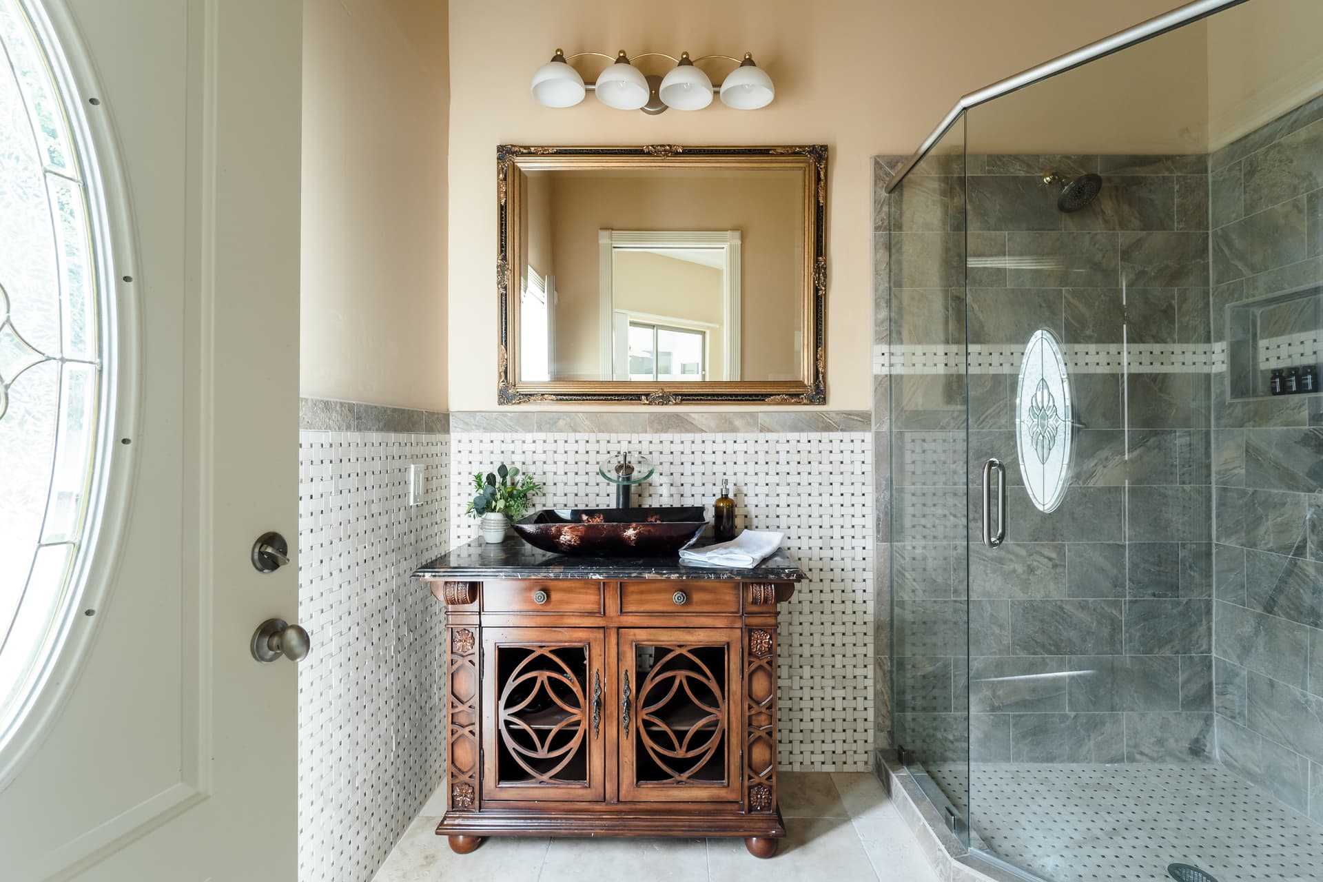 Farrier Manor - Image 29