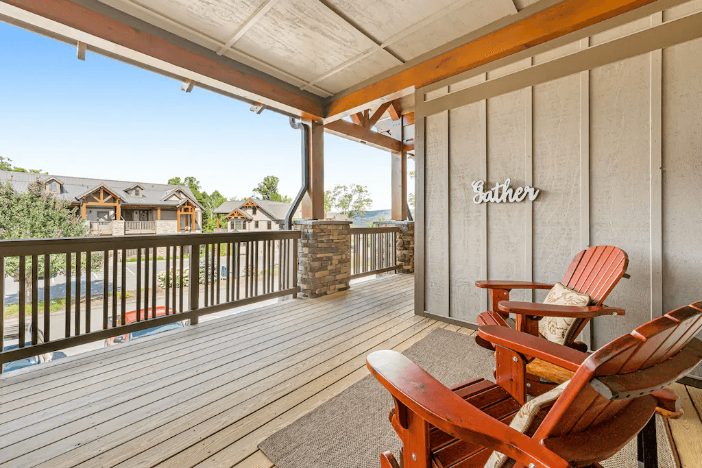 Red Tail Home - Image 22