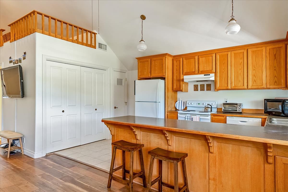 Red Barn Home - Image 13