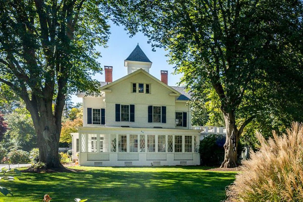 Center Of It All Estate - Image 3