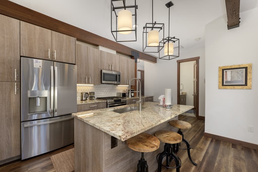 Continental Vista Condo - Image 7