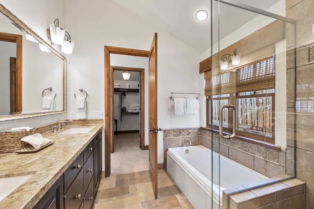 Park Avenue Home - Image 24