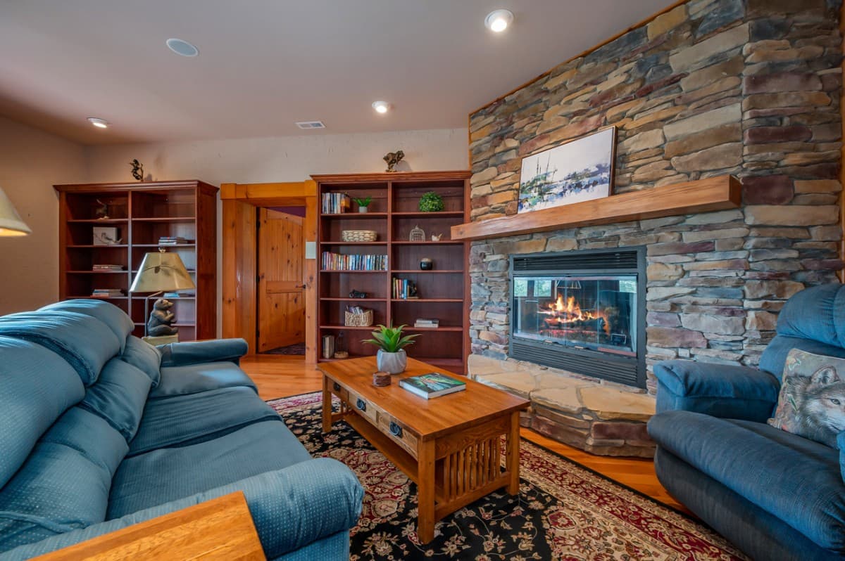 Chateau Laurel - Image 30