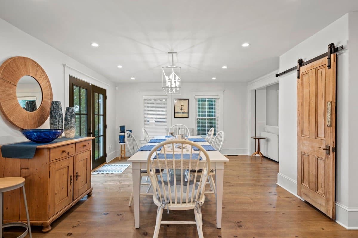 Cross Street Retreat - Image 5