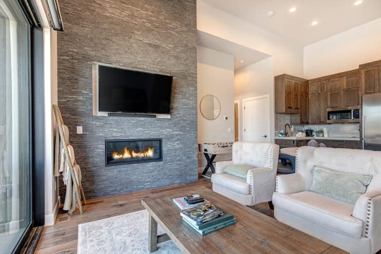 Hideout Hideaway - Image 4