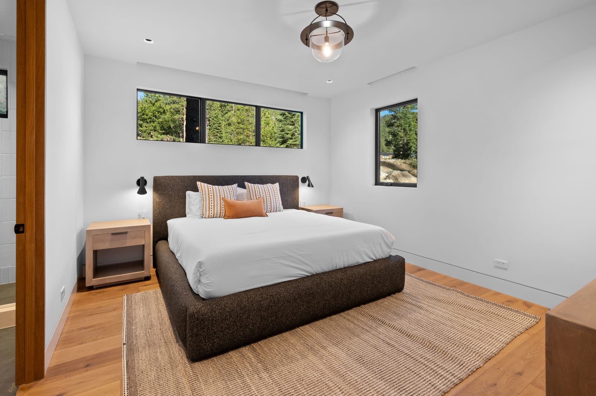 Modern Creekside Retreat - Image 20