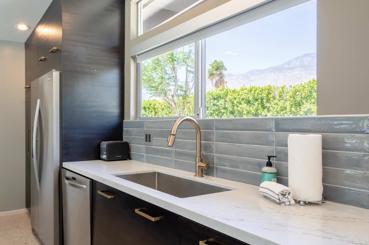 Hugh Kaptur's Mid Century Modern Oasis - Image 5