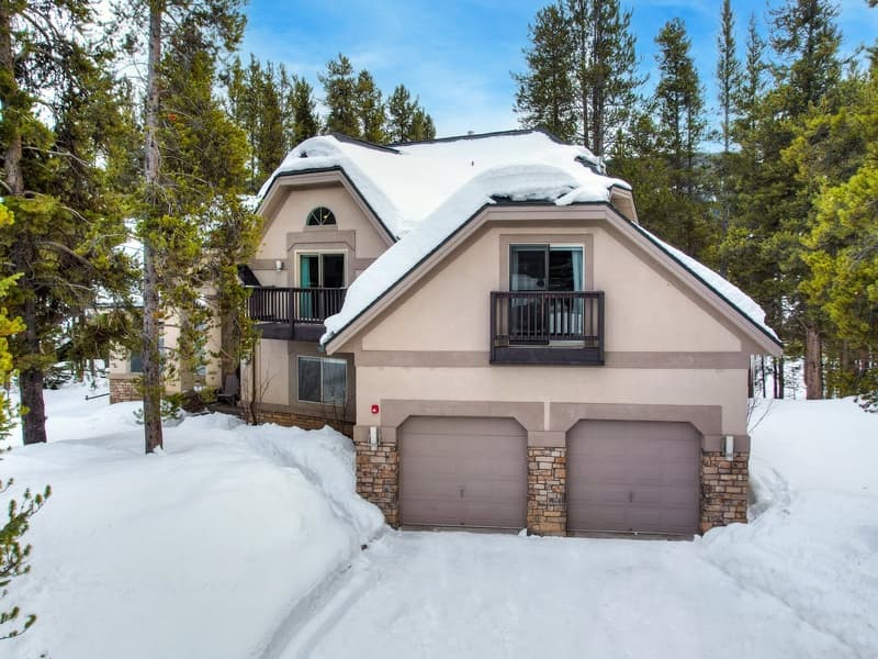 Lakeshore Luxury Chalet - Image 65