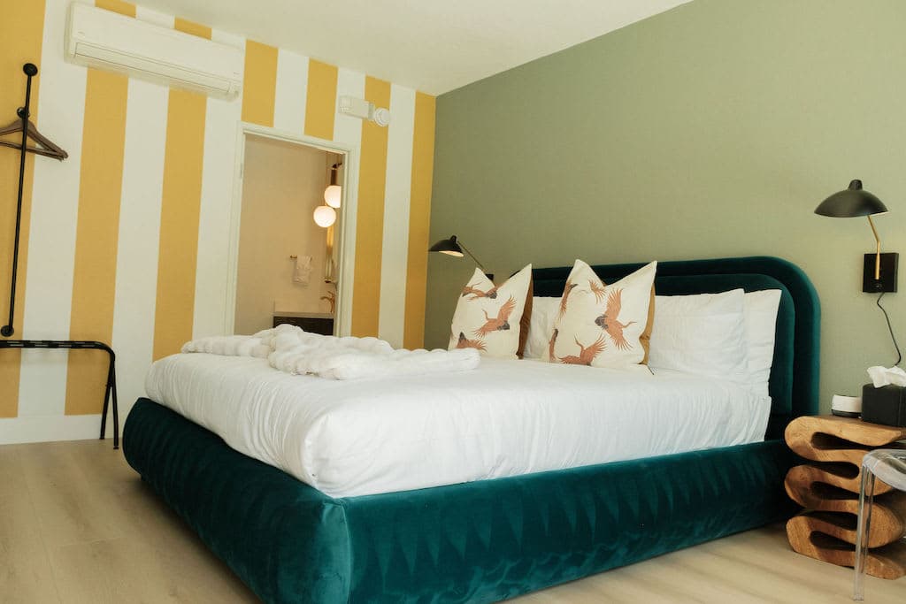 Mod Retreat in Vibrant Palm Springs - Image 33