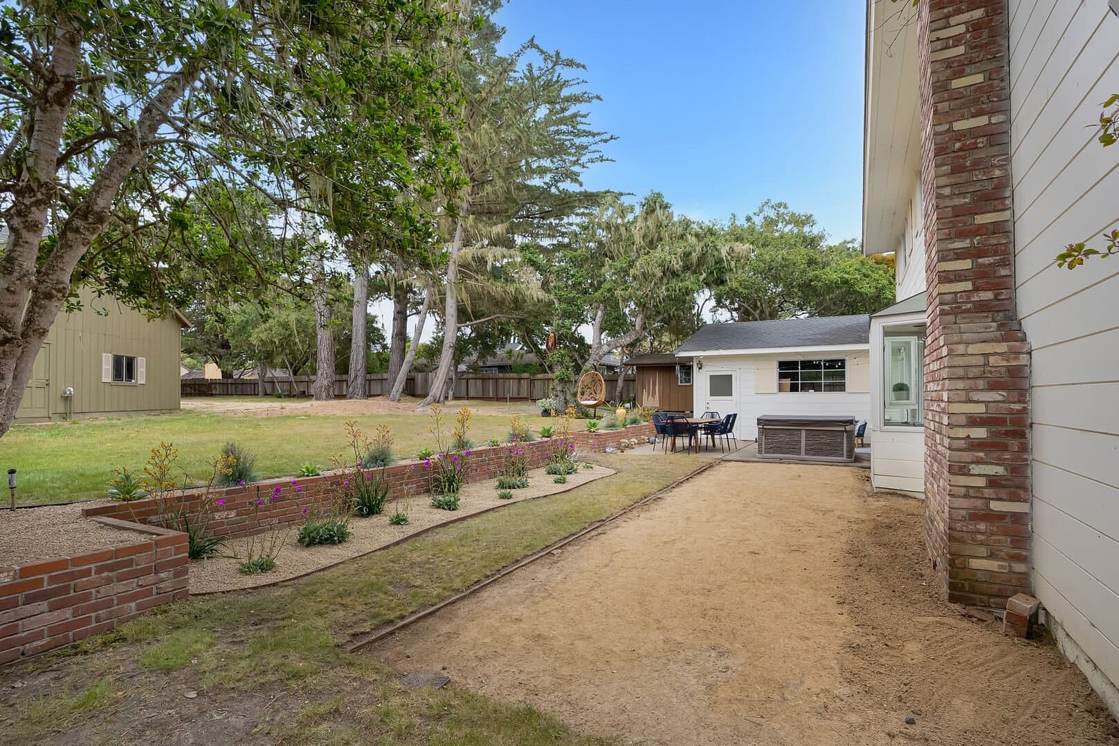 Pebble Modern Home - Image 42