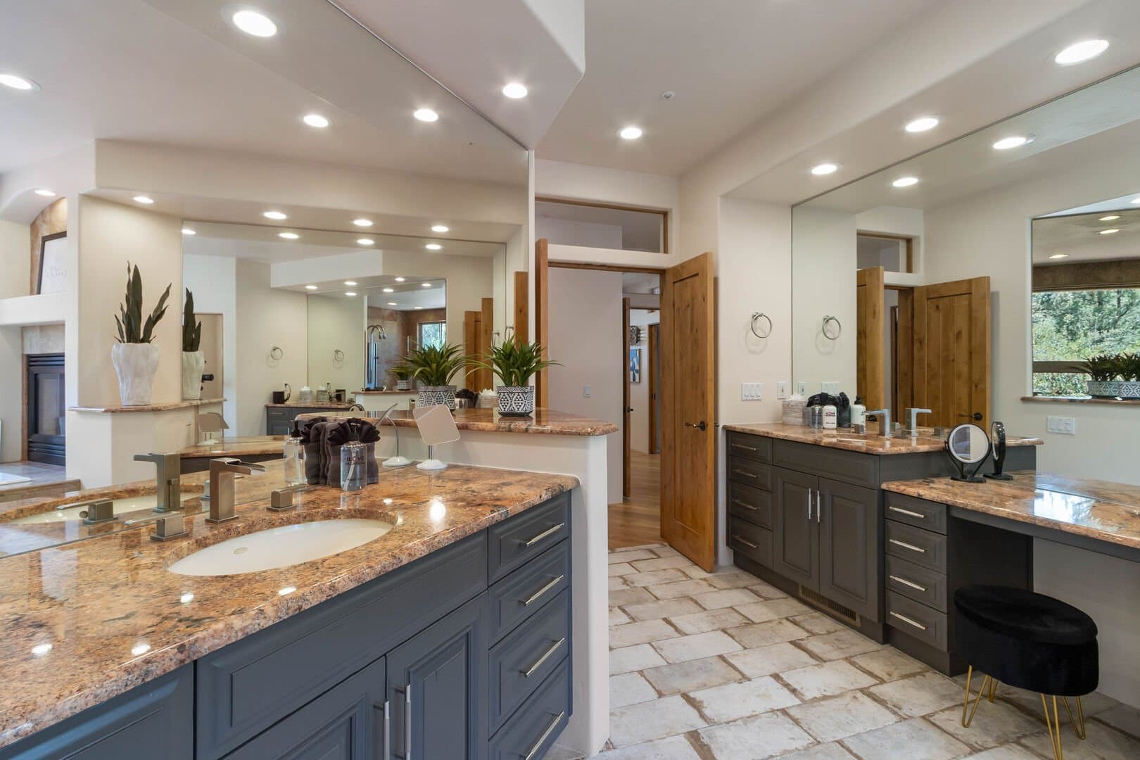 West Chateau - Image 81