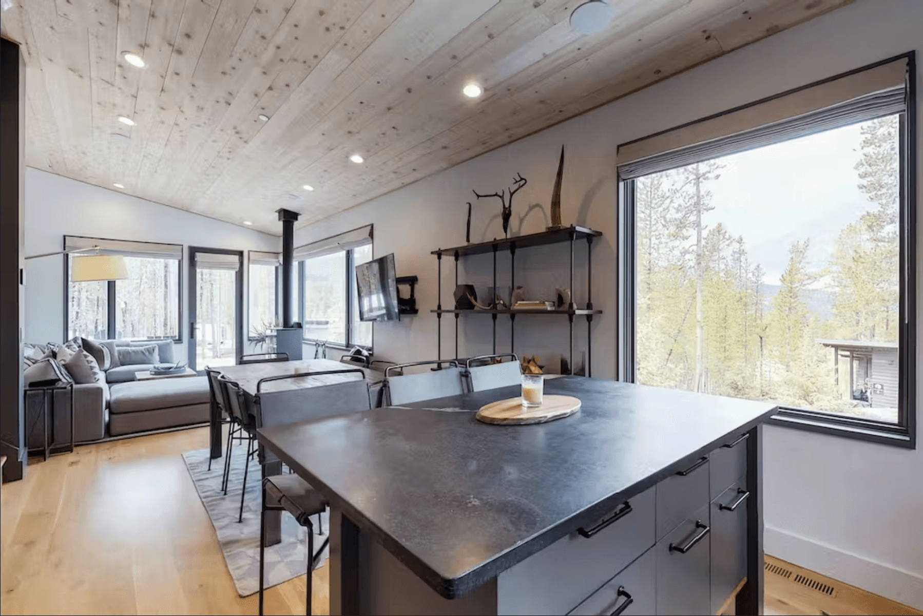 Lake Cabin - Image 10