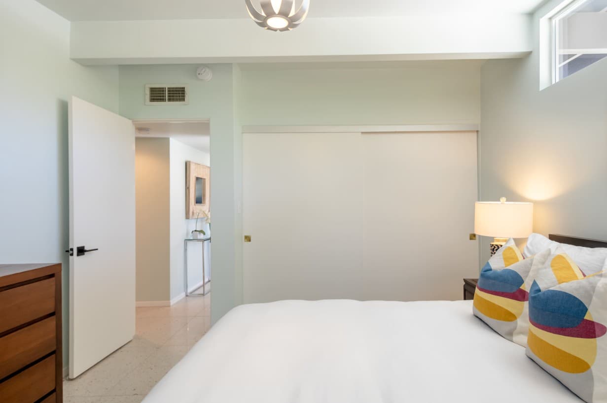 Hugh Kaptur's Mid Century Modern Oasis - Image 26