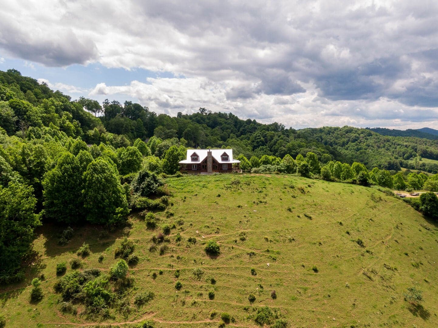 Mountain Range Retreat - Image 51