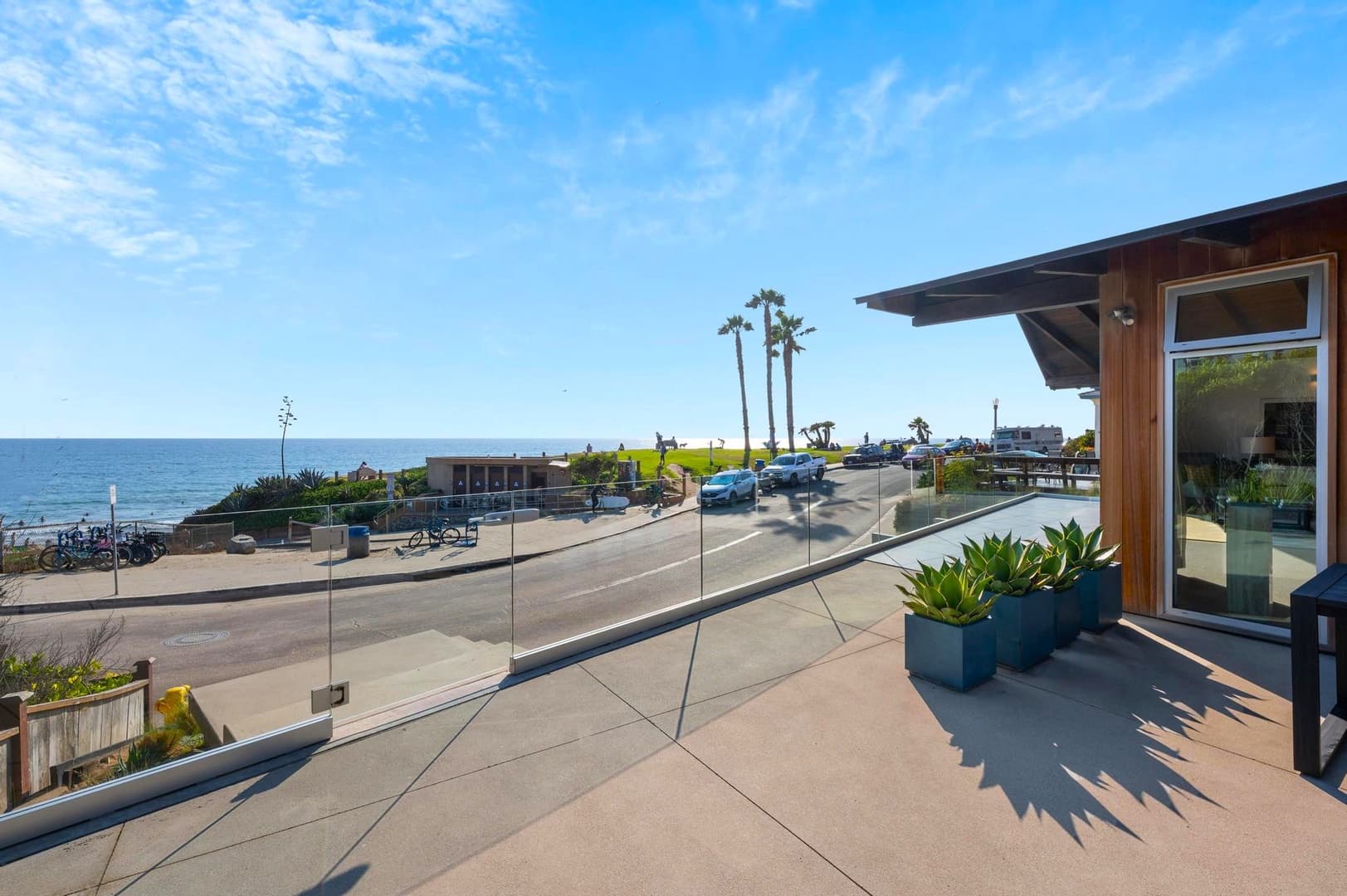 Beachfront Modern Retreat - Image 29