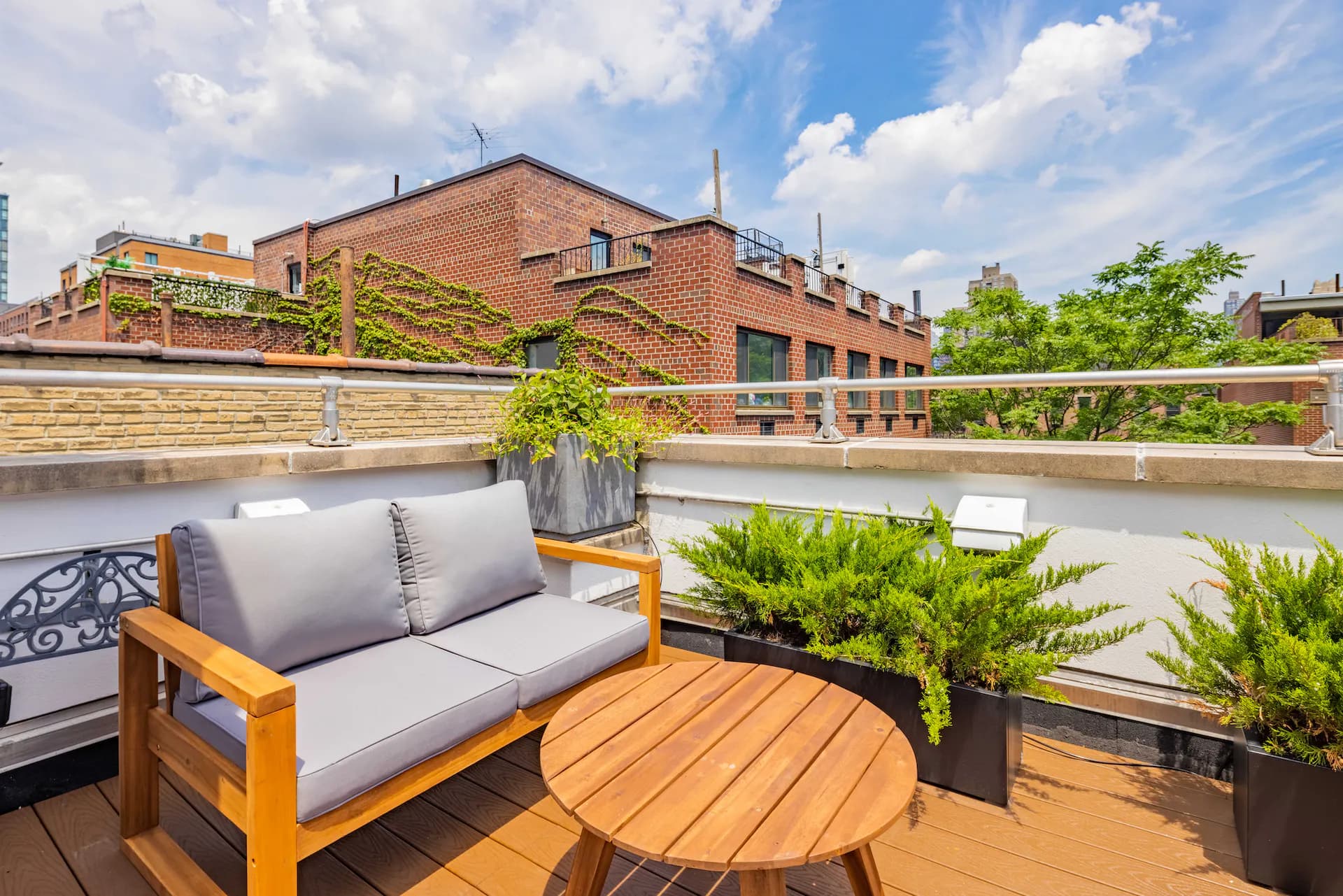 Gotham House III - Image 19