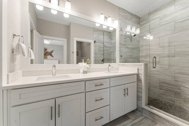 Waterfront House - Image 25