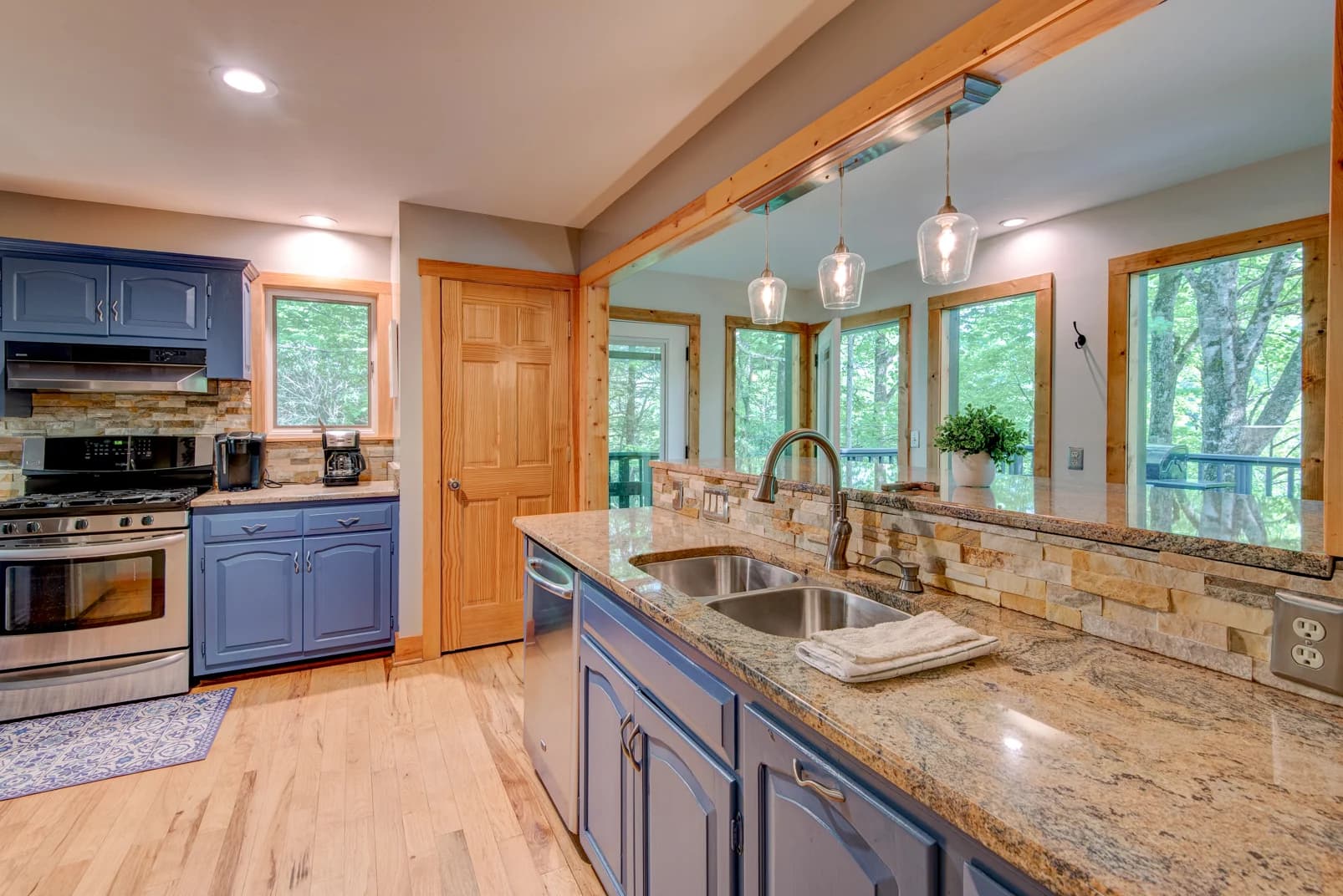 Paws a While - Image 14