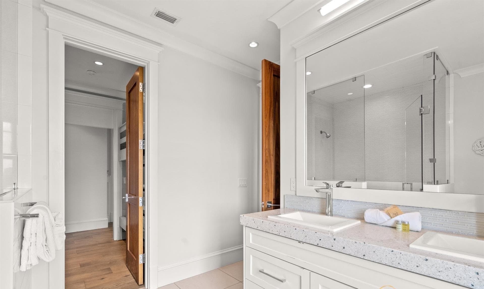 Life Aquatic Villa - Image 63