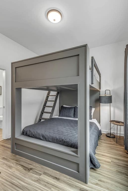 Highland Station - Image 16