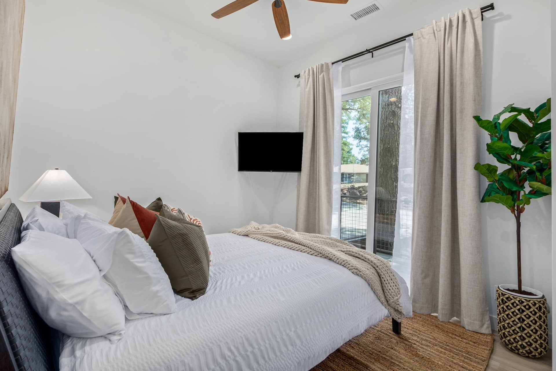 Le Cabin Noir - Image 23