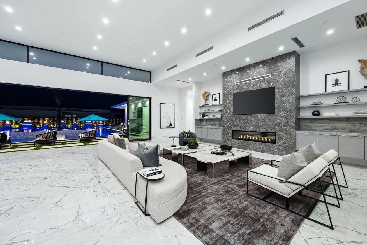 Bravo Villa #4 - Image 5