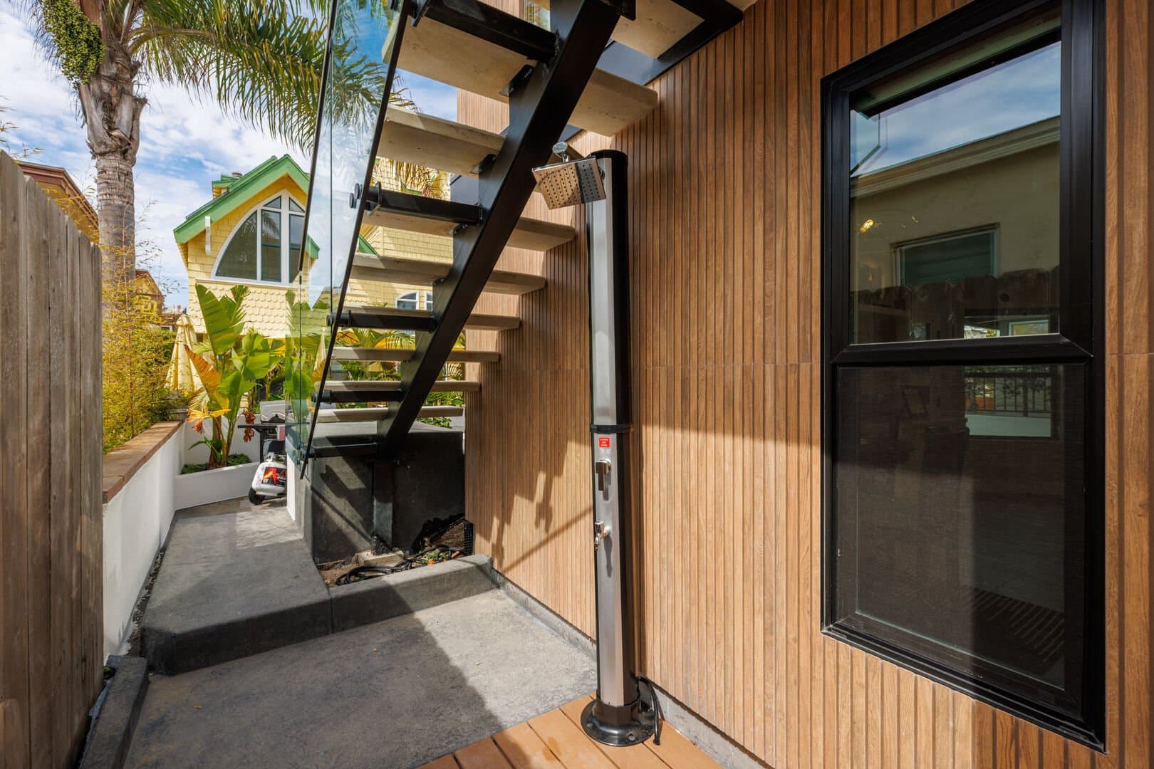 Modern Beach Vibes (Lower) - Image 21