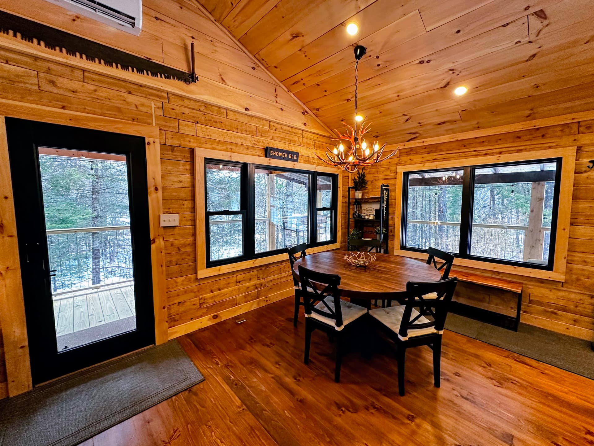 Serenity Log Retreat - Image 7