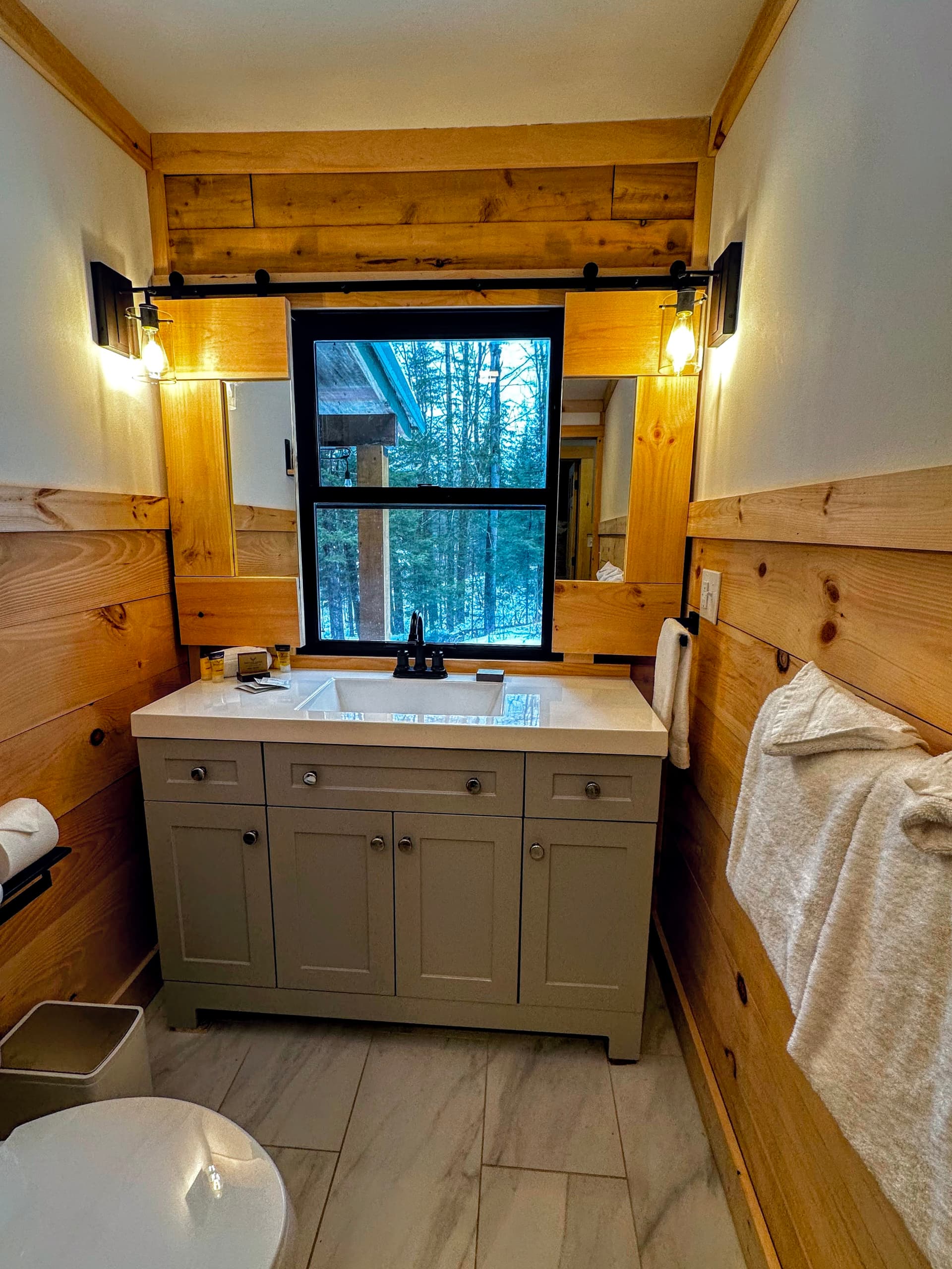 Serenity Log Retreat - Image 18