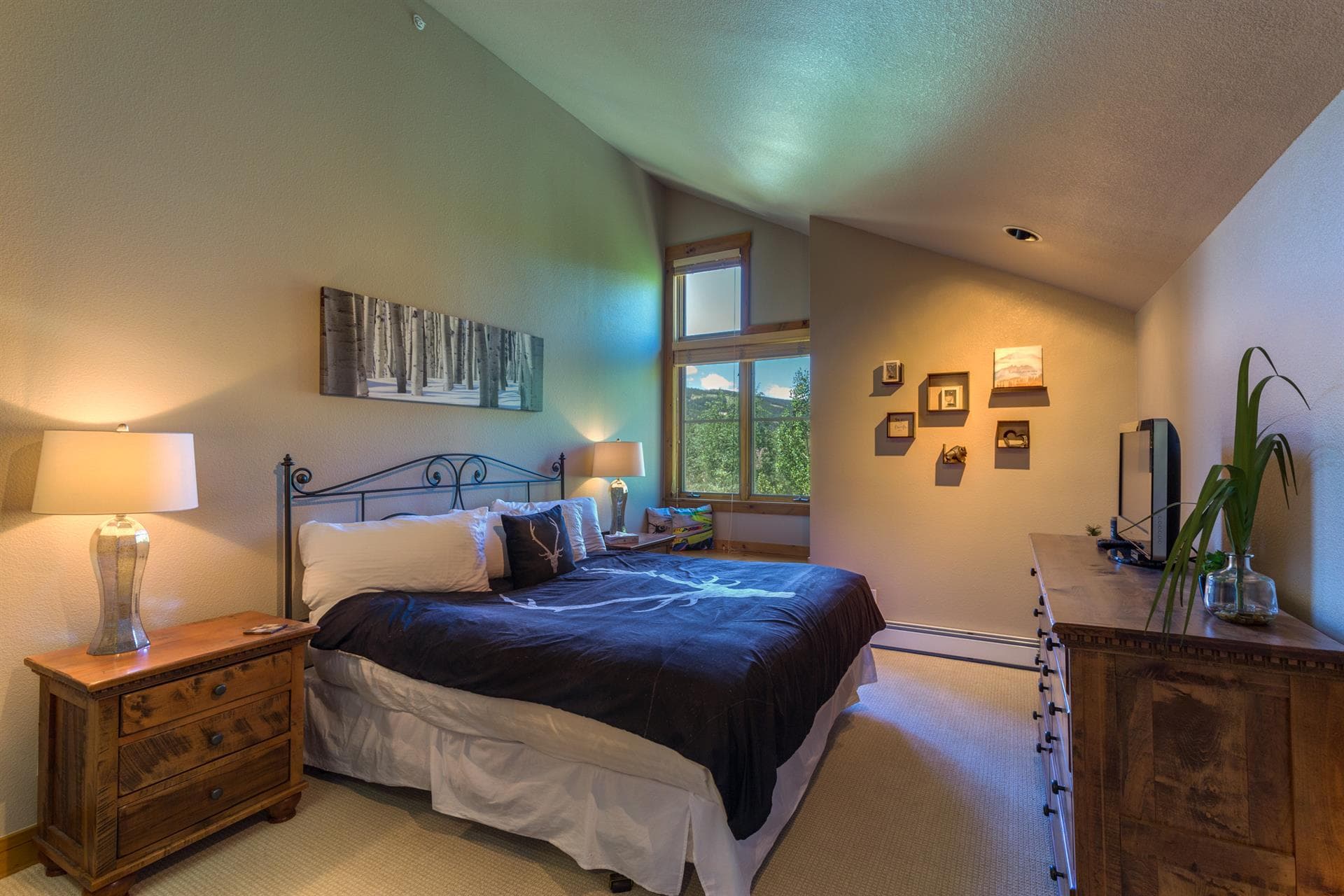 Alpine Vista Haven - Image 16