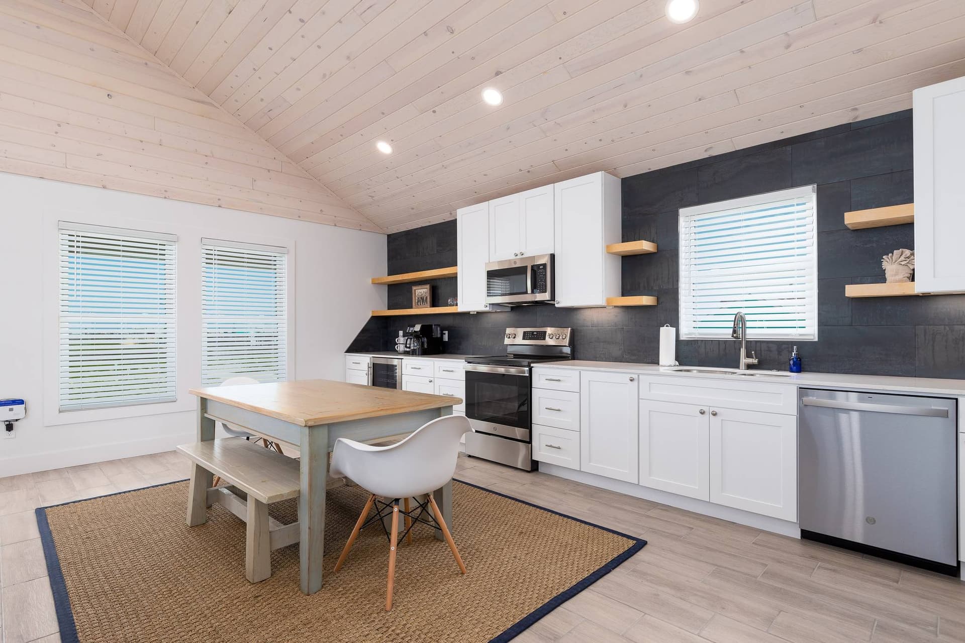 Skiff House - Image 4