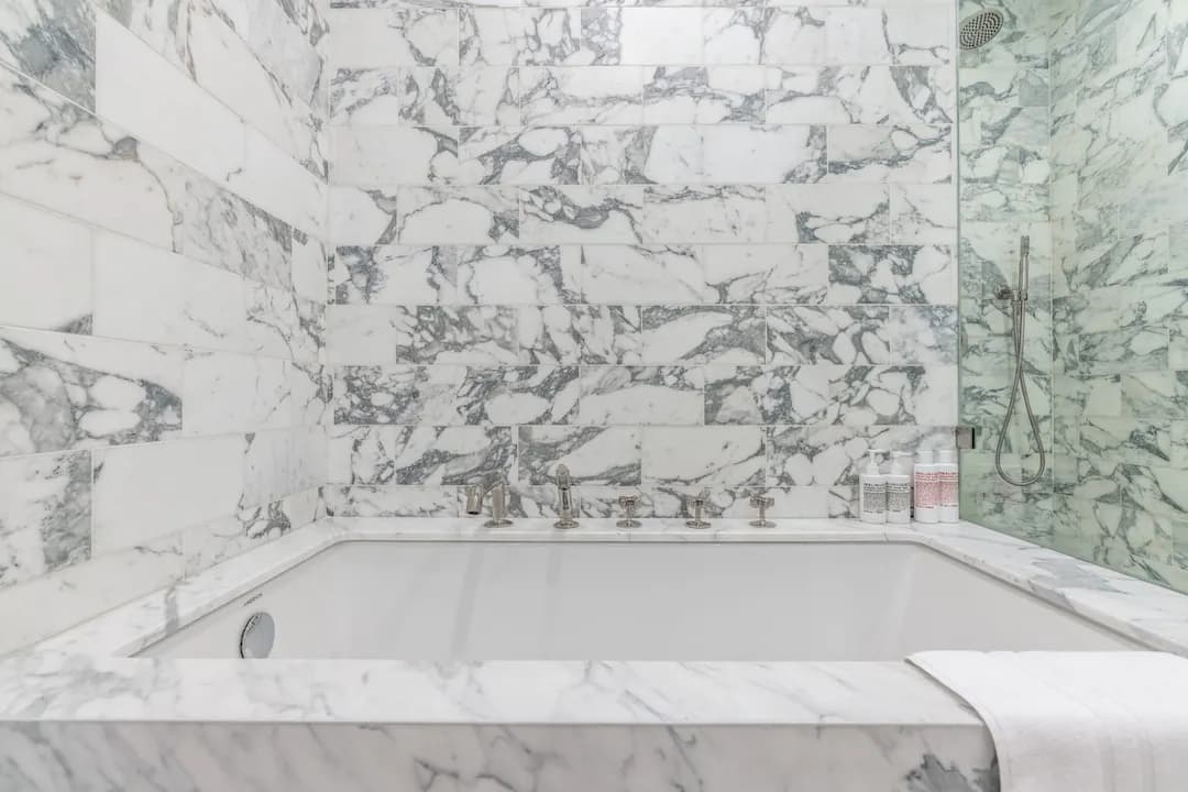 Astor House - Image 9