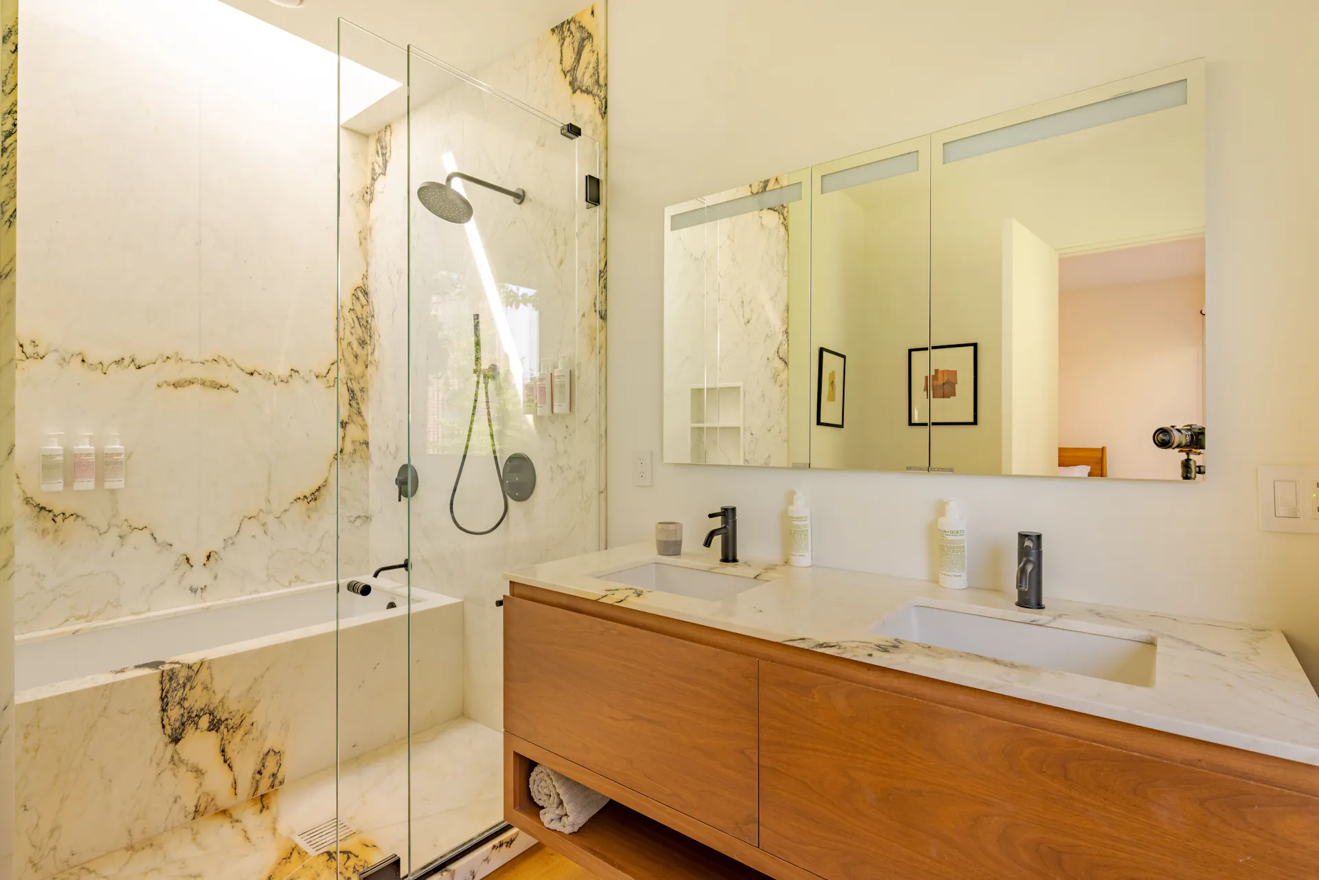 Empire House - Image 18