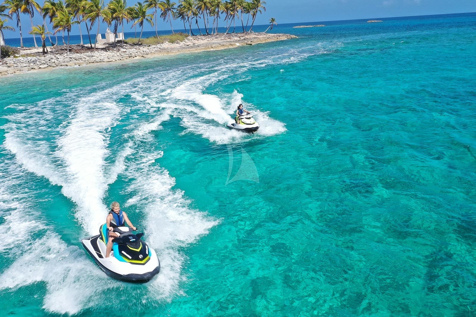 Equinox Yacht - Image 19