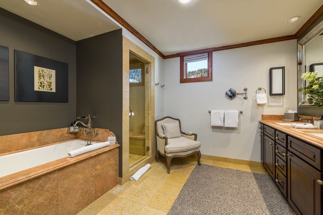 Eagle Bahn at The Ritz-Carlton - Image 4