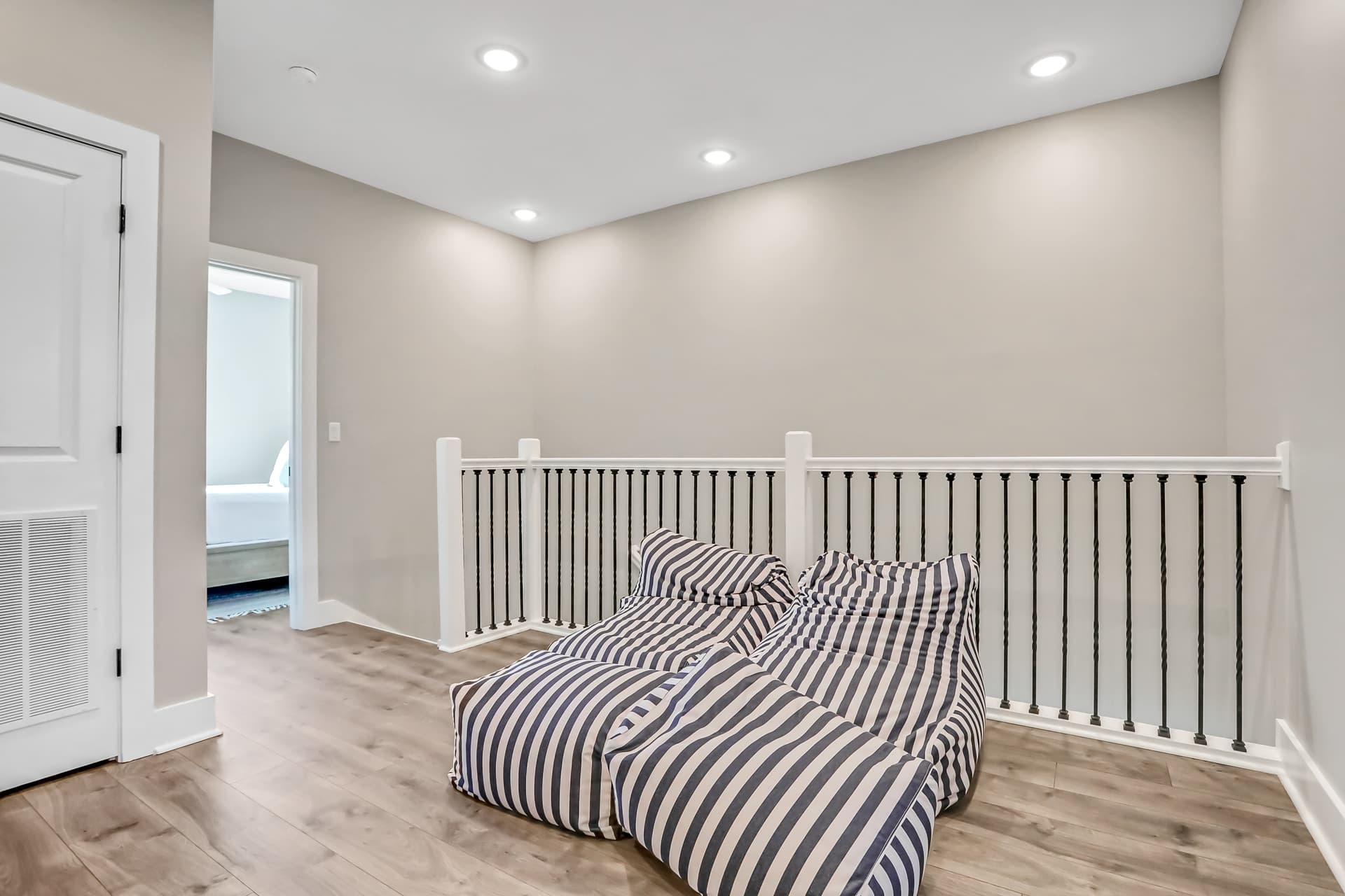 Come Sail Away House - Image 20