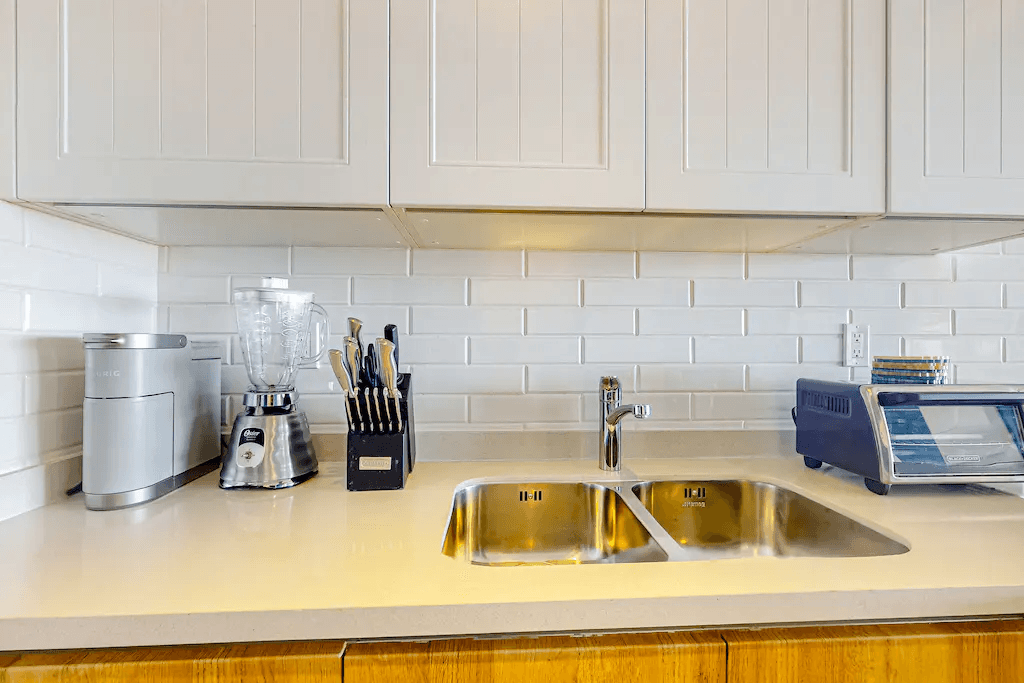 Blue House 305 - Image 5