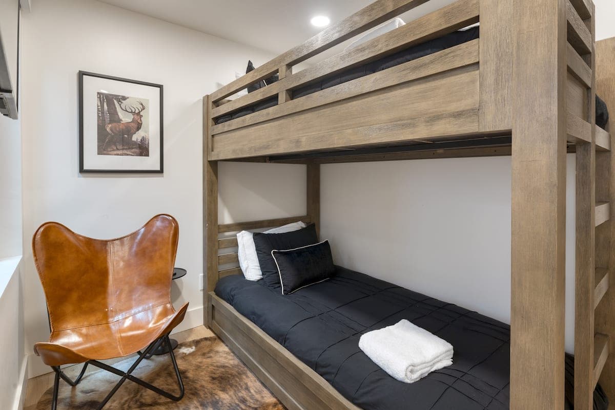 Parkside Condo - Image 16