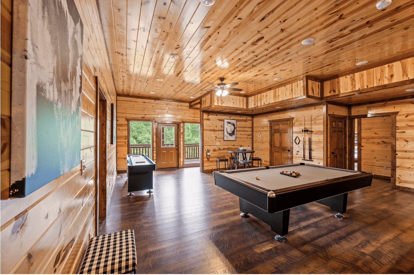 Smokey's Paradise - Image 11