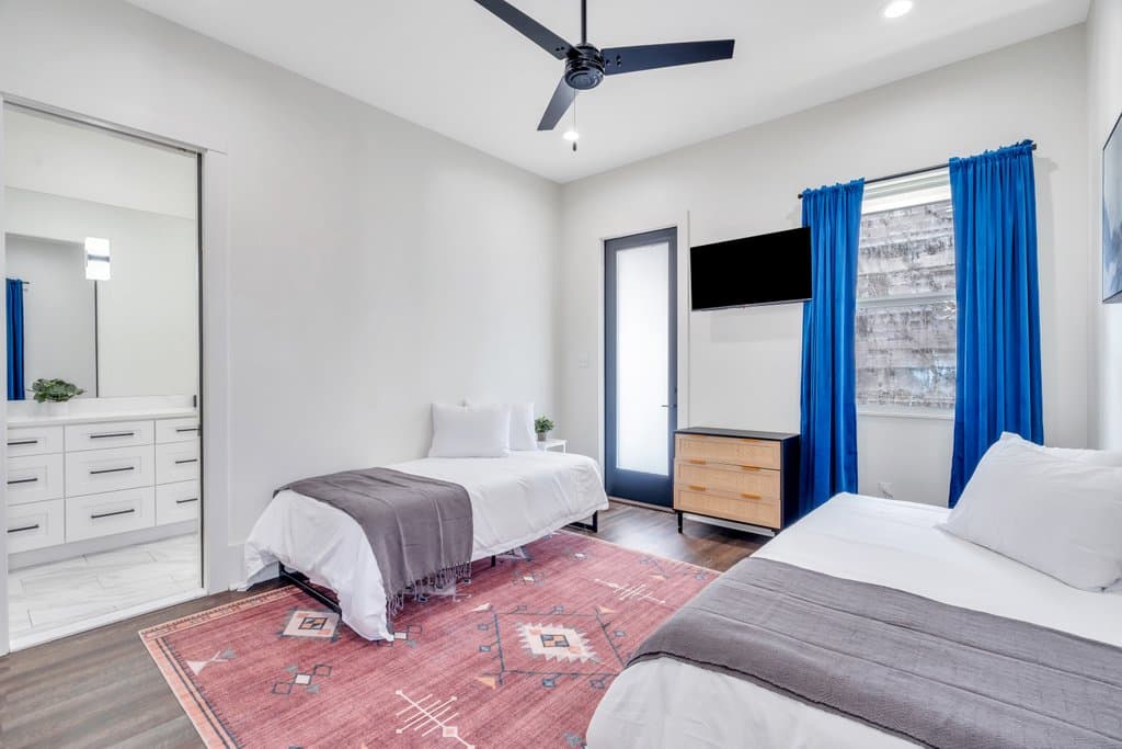 Modern Mid-City Maison - Image 9