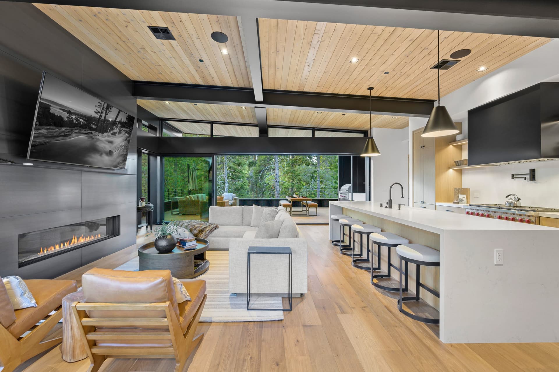 Modern Creekside Retreat - Image 5