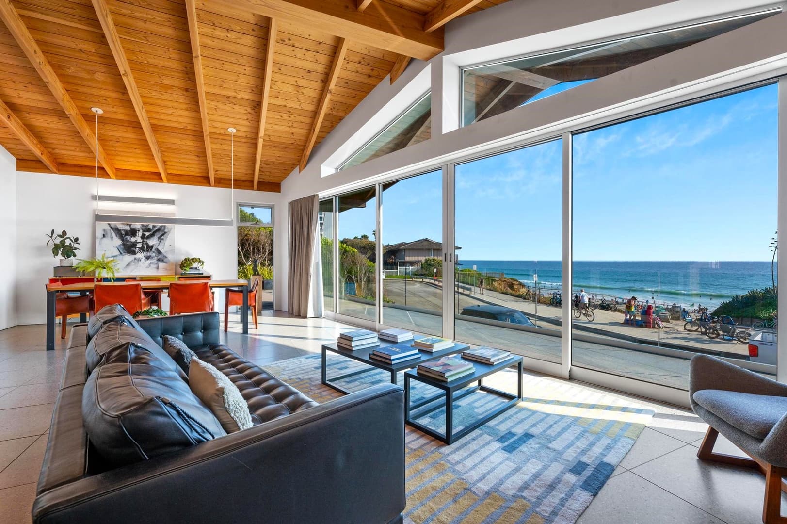 Beachfront Modern Retreat - Image 5