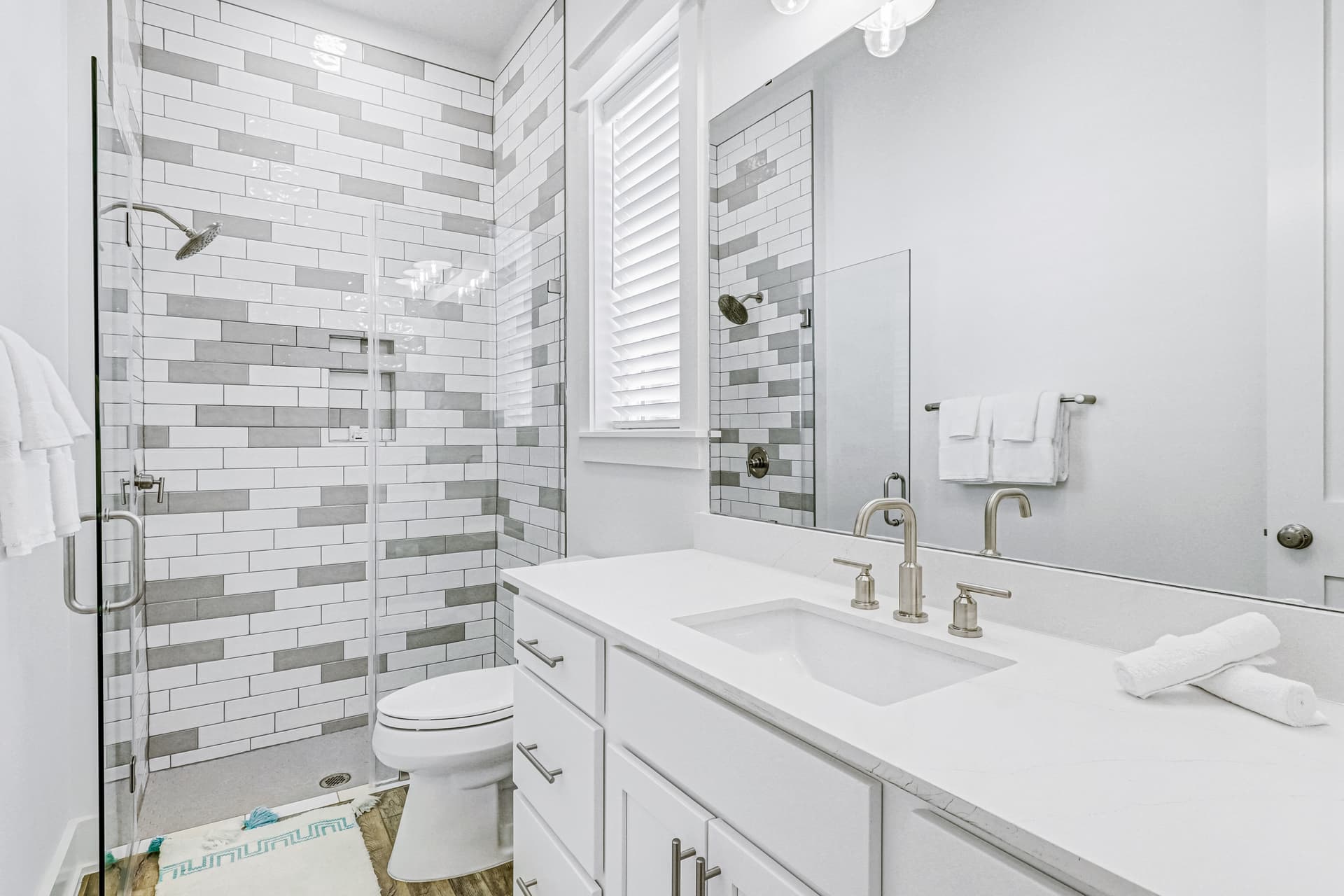 Sunset Avenue Stunner - Image 25