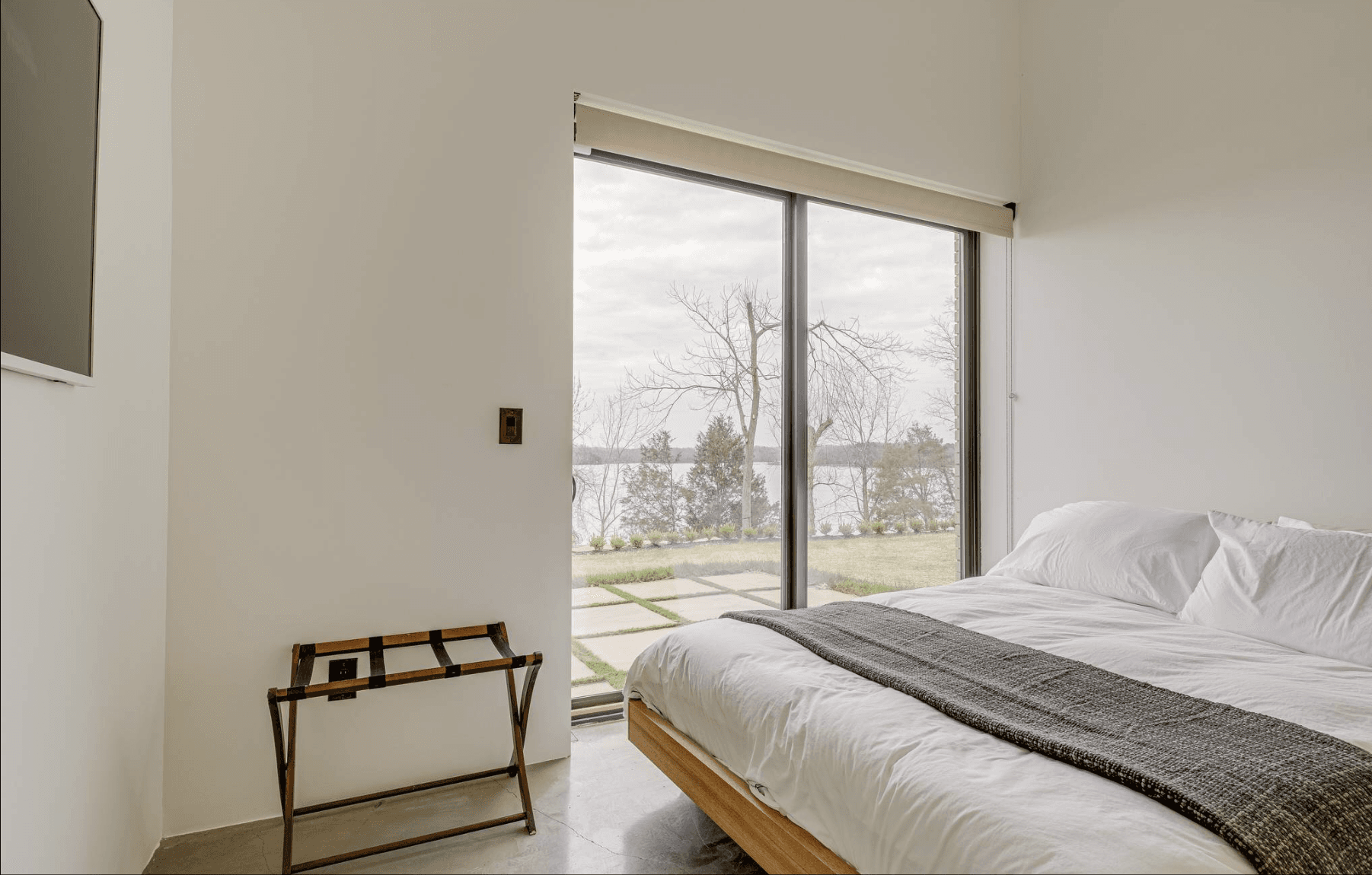 Nashville Lakeside Modern - Image 46